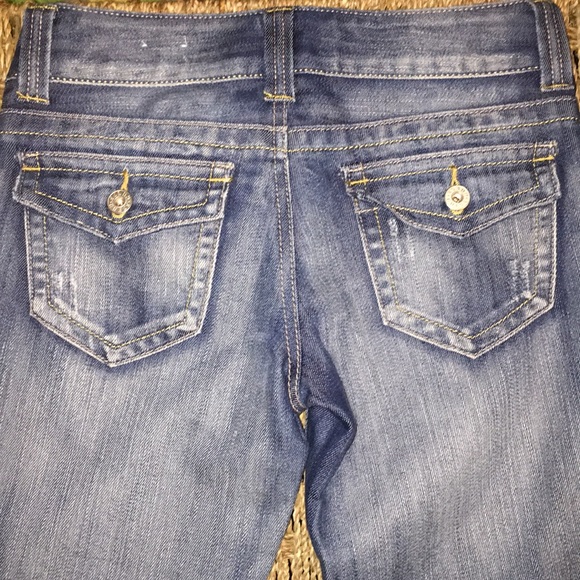 Guess - Picture 4 of 8